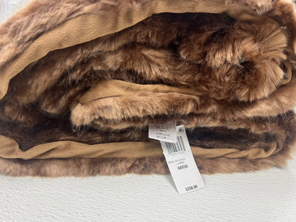 Tiro de piel sintética de lince Hotel Collection 50x60" miel nuevo fuera de paquete Foto 3 de 4