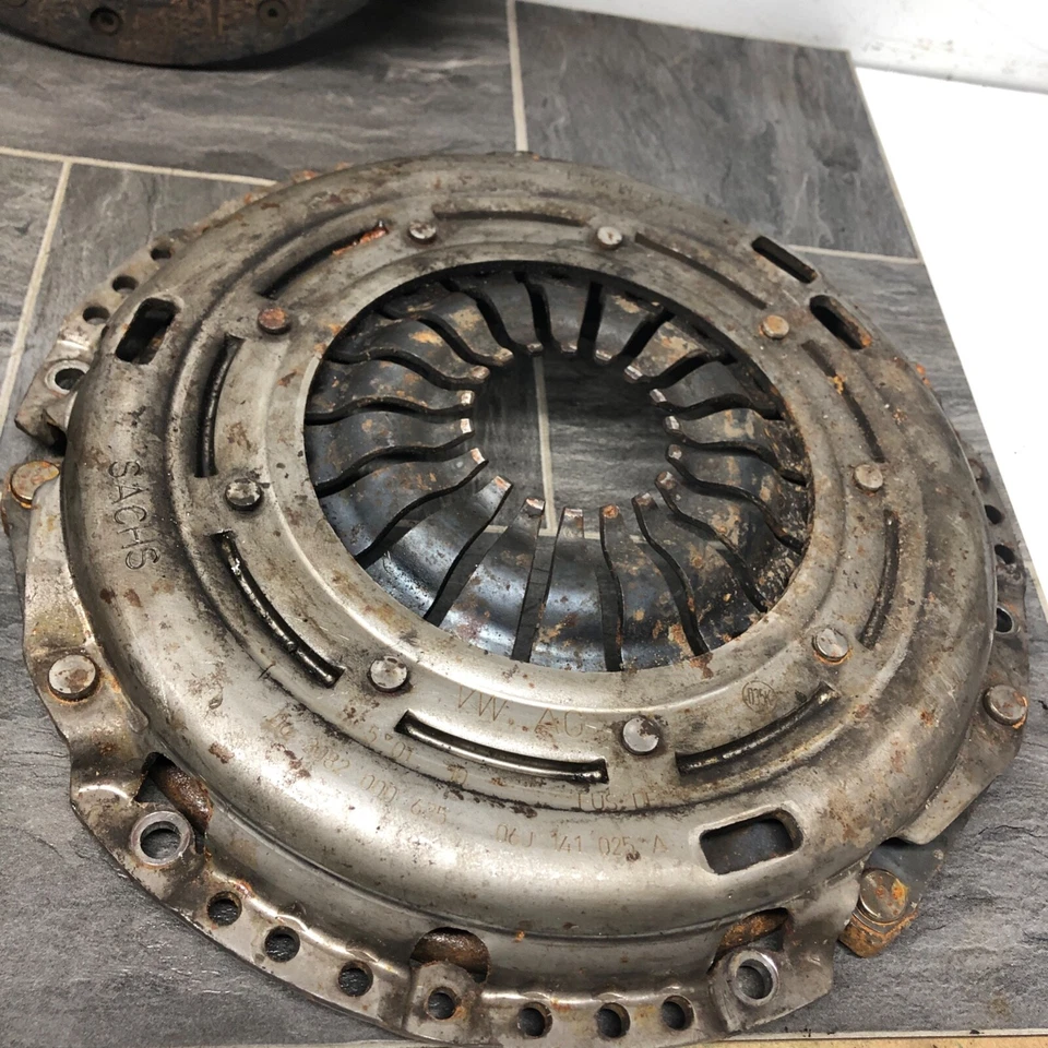 KIT EMBRAGUE Y VOLANTE VOLKSWAGEN GOLF MK6 2.0 TFSI CCZB 06J141025A 2009 - 2014 Foto 3 de 4