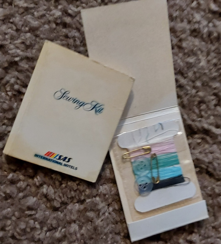 SMALL SEWING KIT  -  SAS INTERNATIONAL HOTELS