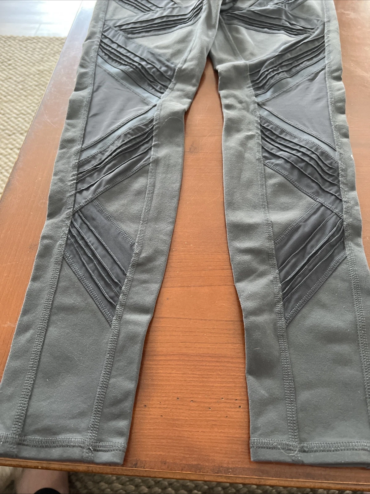 alo-yoga full length leggings