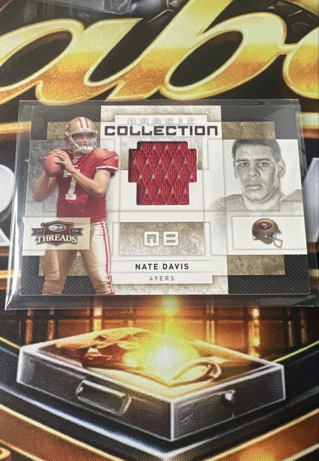 2009 Donruss Threads - Rookie Collection Materials Nate Davis #31 /500 (MEM, RC)
