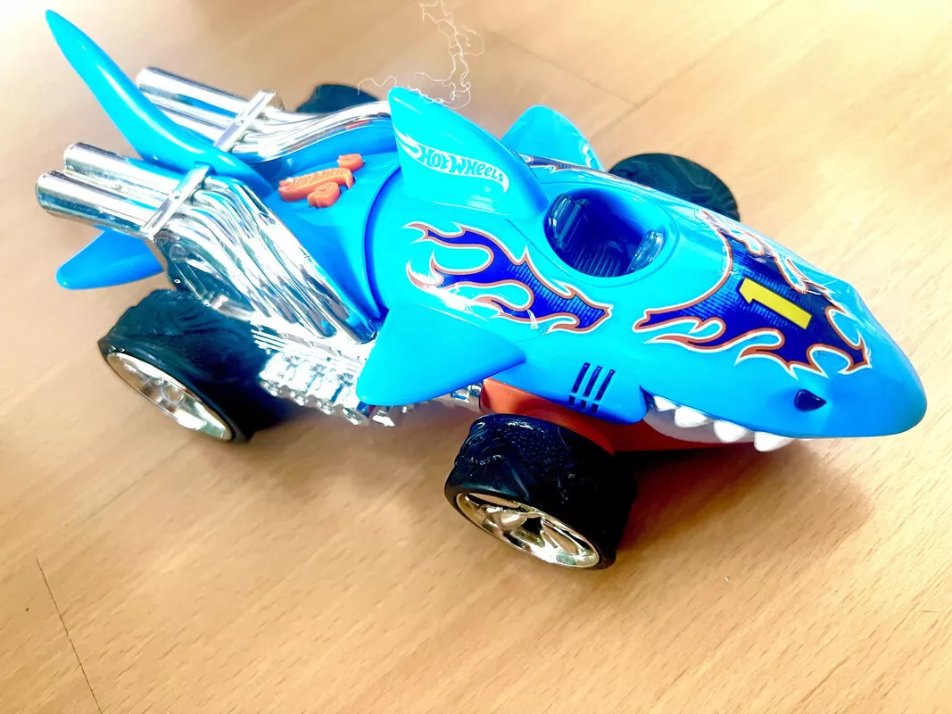 Coche tiburon hot wheels sale