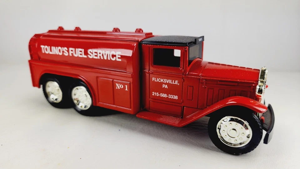 ERTL Diecast Mobil 1930 Diamond T Tanker Bank Red Fuel Limited Edition 2803 - Image 3 of 4