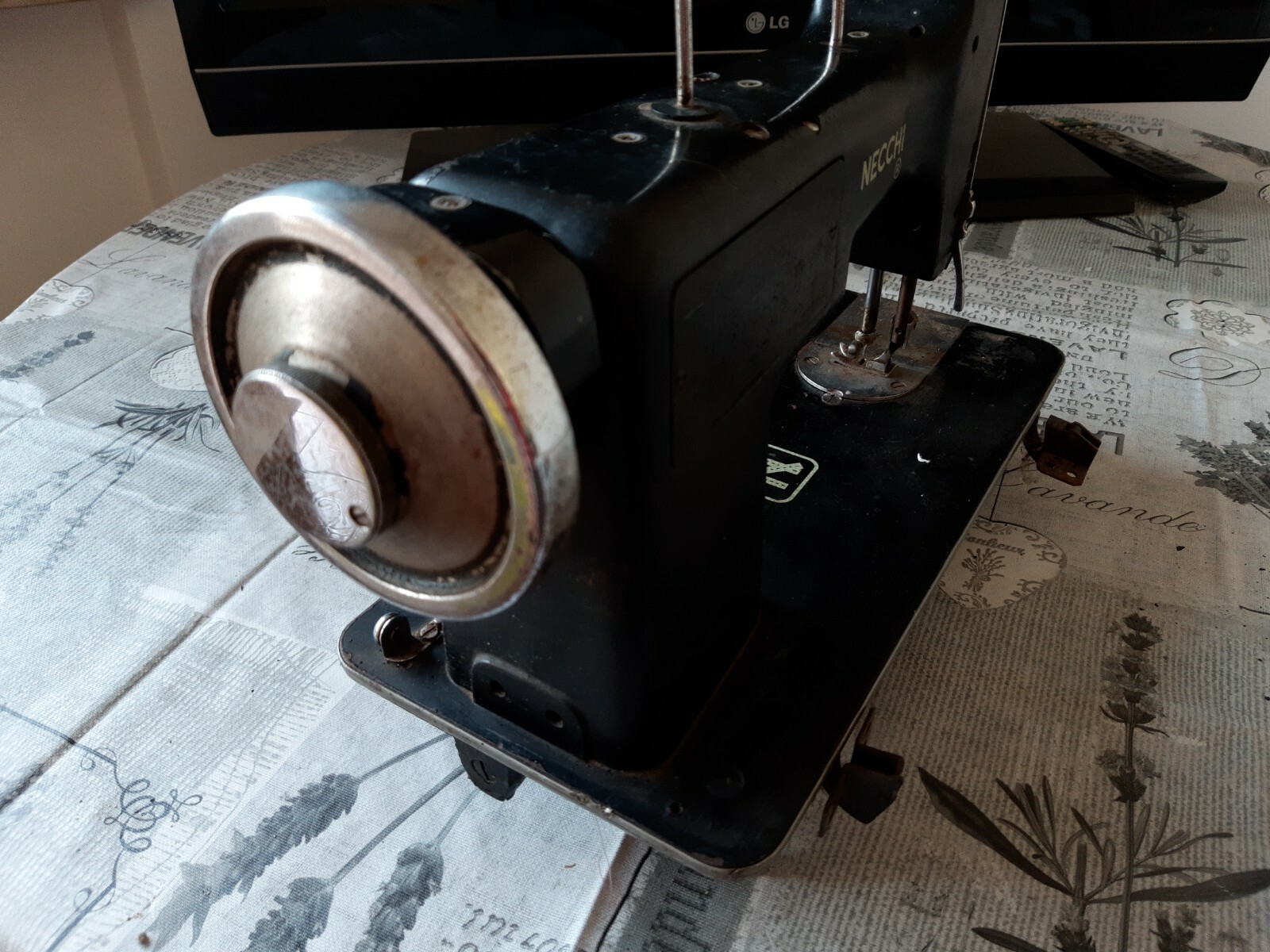 Smantellare spicca appena macchina da cucire necchi bu serie nova