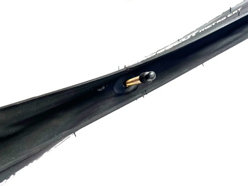 2XGiant Crosscut Metro ERT 700x35c EasyRide tubeless Bicycle Tyre 700x35c tyres - Picture 2 of 3