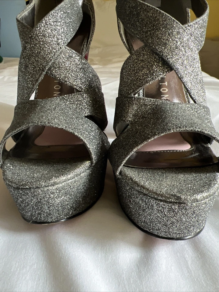 Tacones plateados Paris Hilton para mujer 5,5 Foto 3 de 4