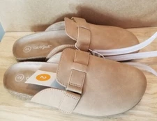 Cat & Jack Girls Size 2 Slip On Round Toe Contour Mule Comfort Faux Leather NEW 