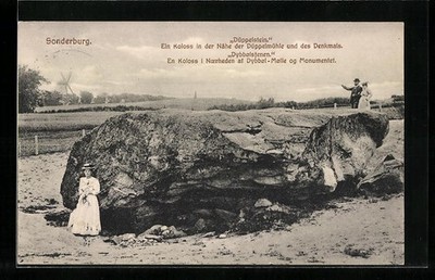 Postcard Sonderburg, Düppelstein, a colossus near the Düppelmühle and the Denk 