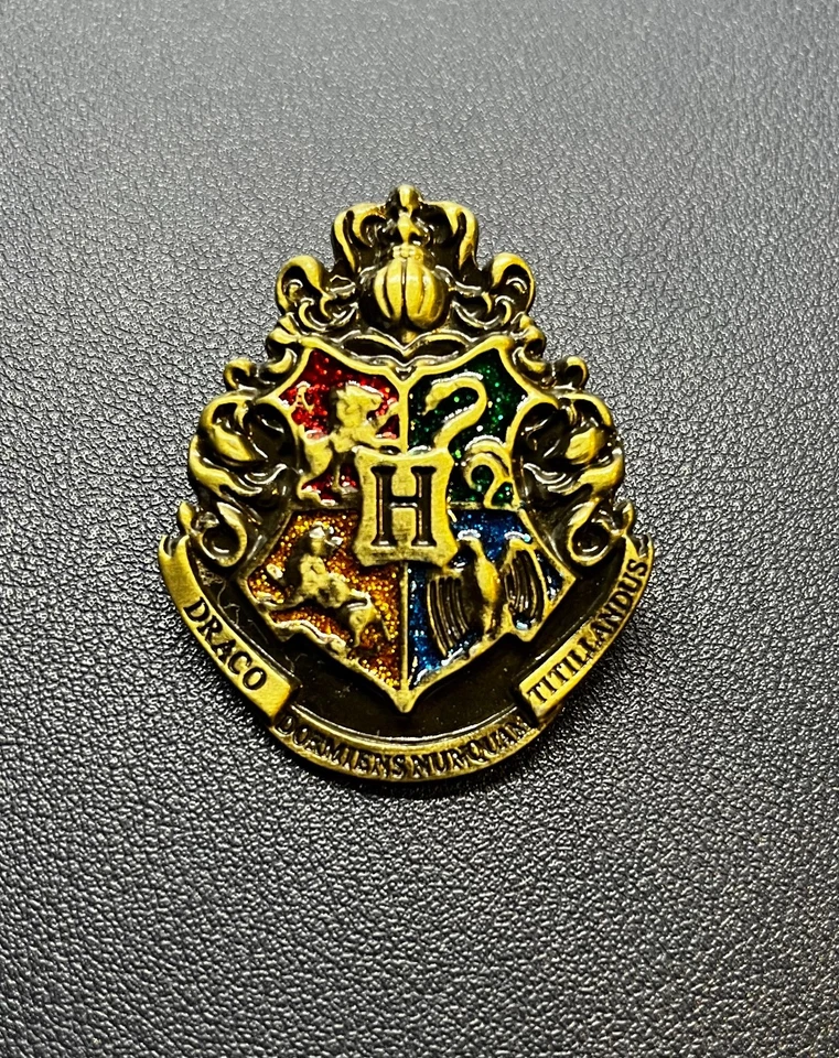 Harry Potter Brosche Pin Gryffindor Slytherin Hogwarts - Anstecker Metall Pin - Bild 4 von 4