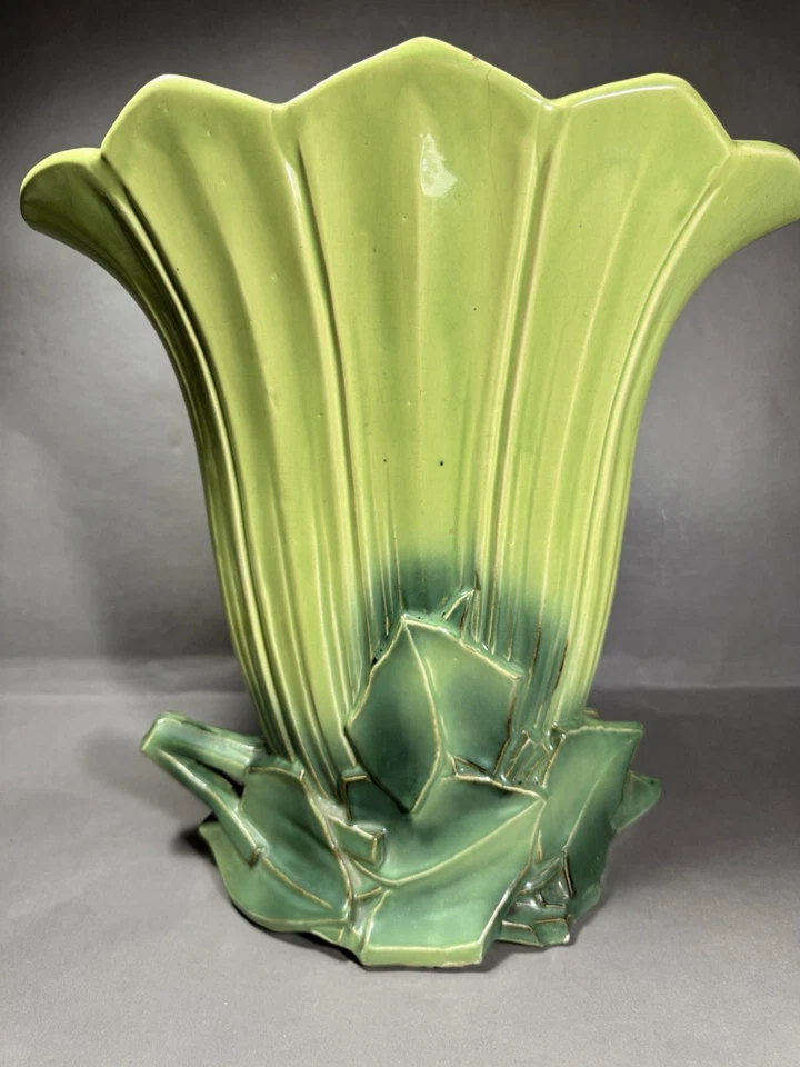 Vintage McCoy Tall Fan Vase Green 1950’s Large  Art Deco Tulip - Image 2 of 4