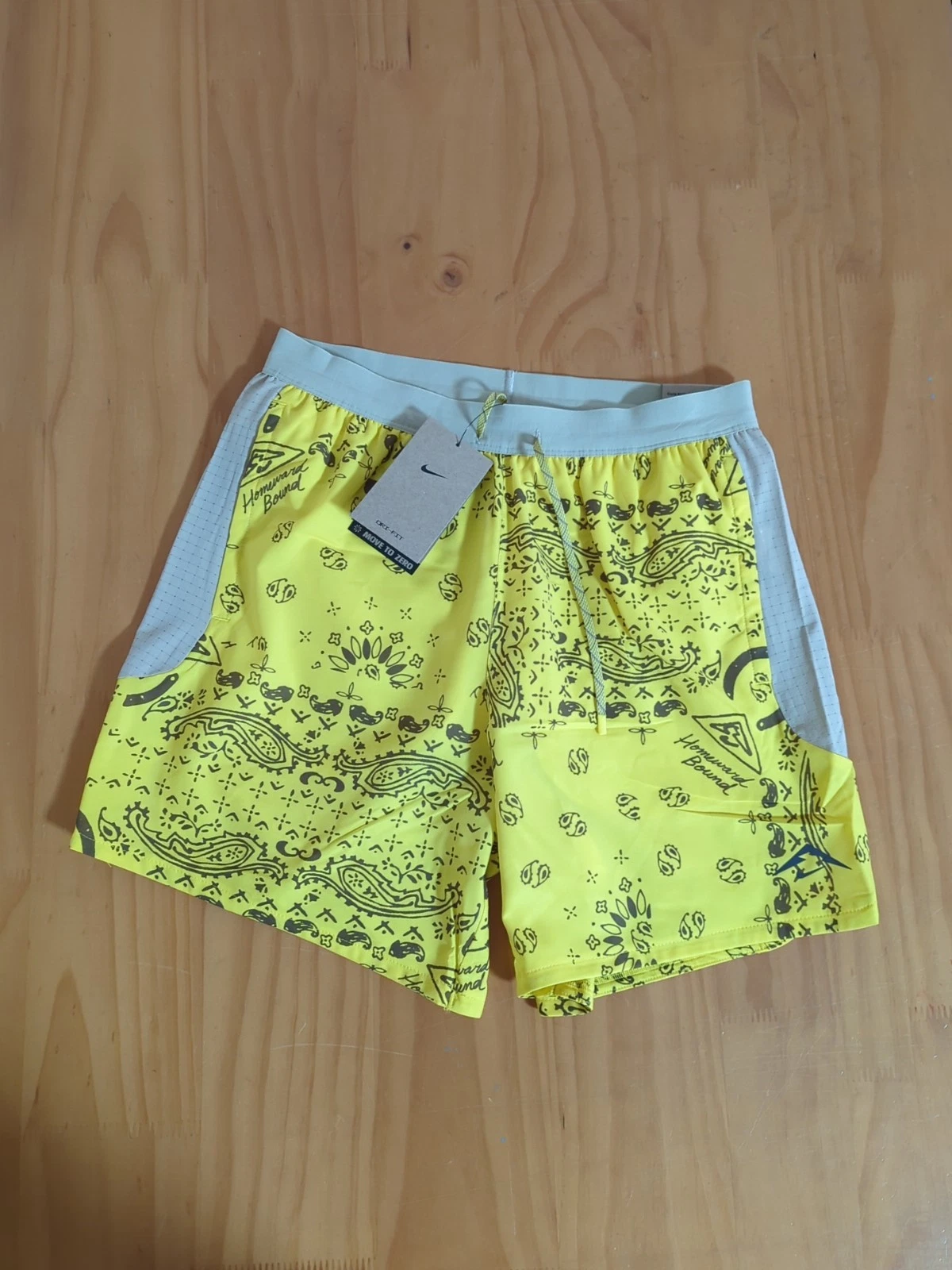 Nike Trail Men’s Sz S Print 6” Running Shorts Yellow HJ4174-718 New NWT
Opens in a new window or tab