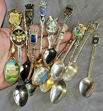 Lot  collection 15 cuillères métal argenté , chromé , doré , émail , blason etc
