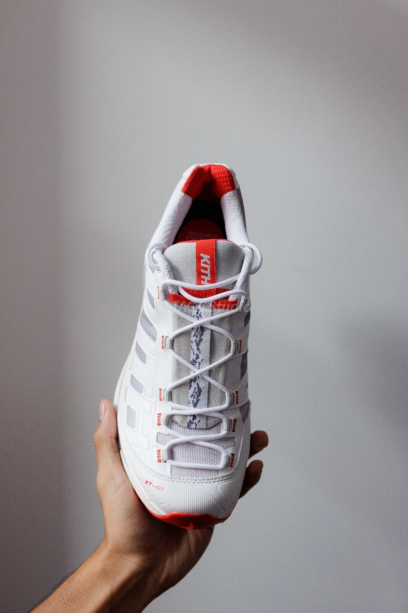 Salomon Kith x XT-4K BRIGHT WHITE / ASHES OF ROSES / Kithmas Salomon Kith x XT-4K BRIGHT WHITE / ASHES OF ROSES / Kithmas