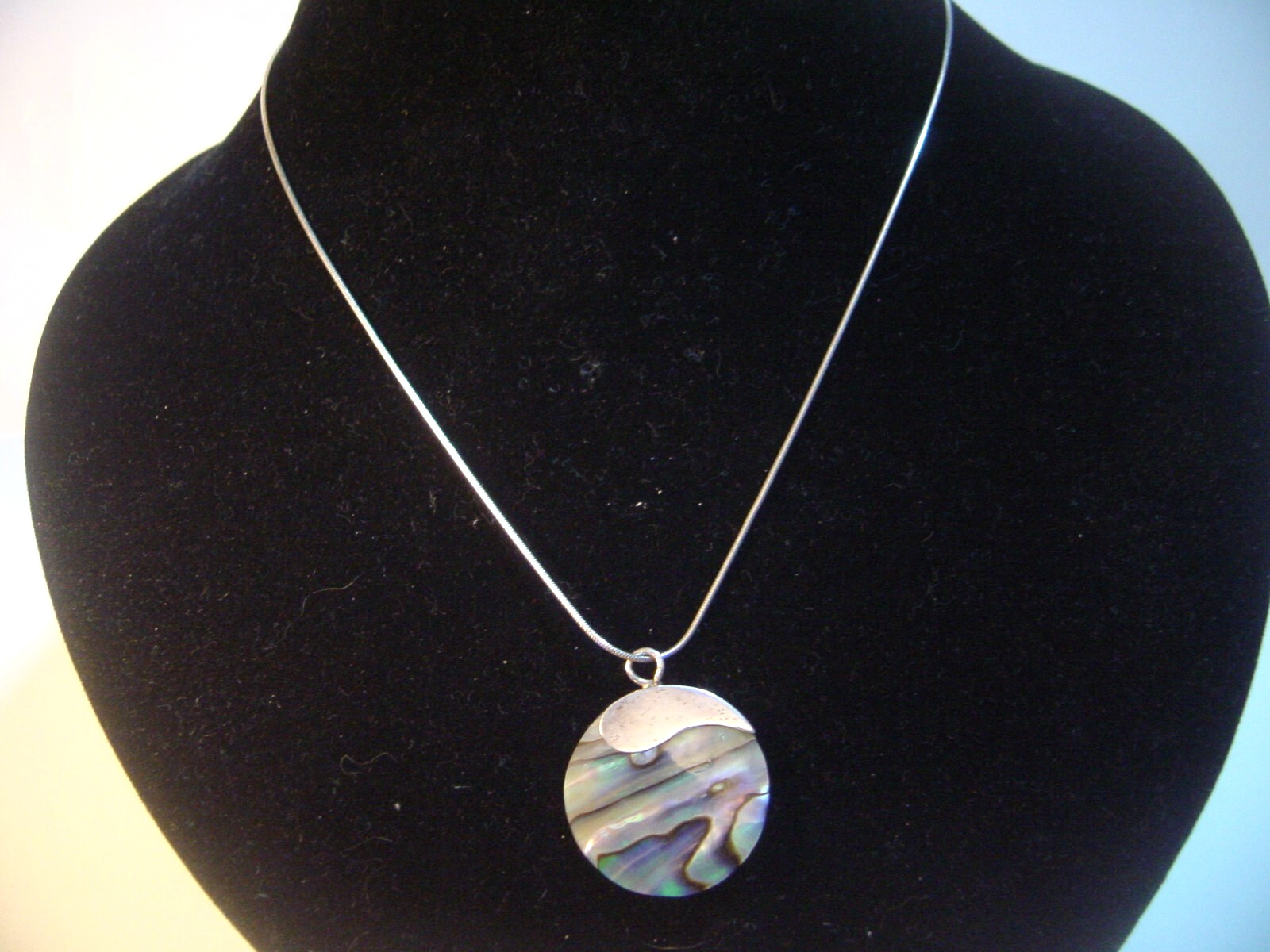 solid silver beautiful genuine abalone pendent & … - image 1
