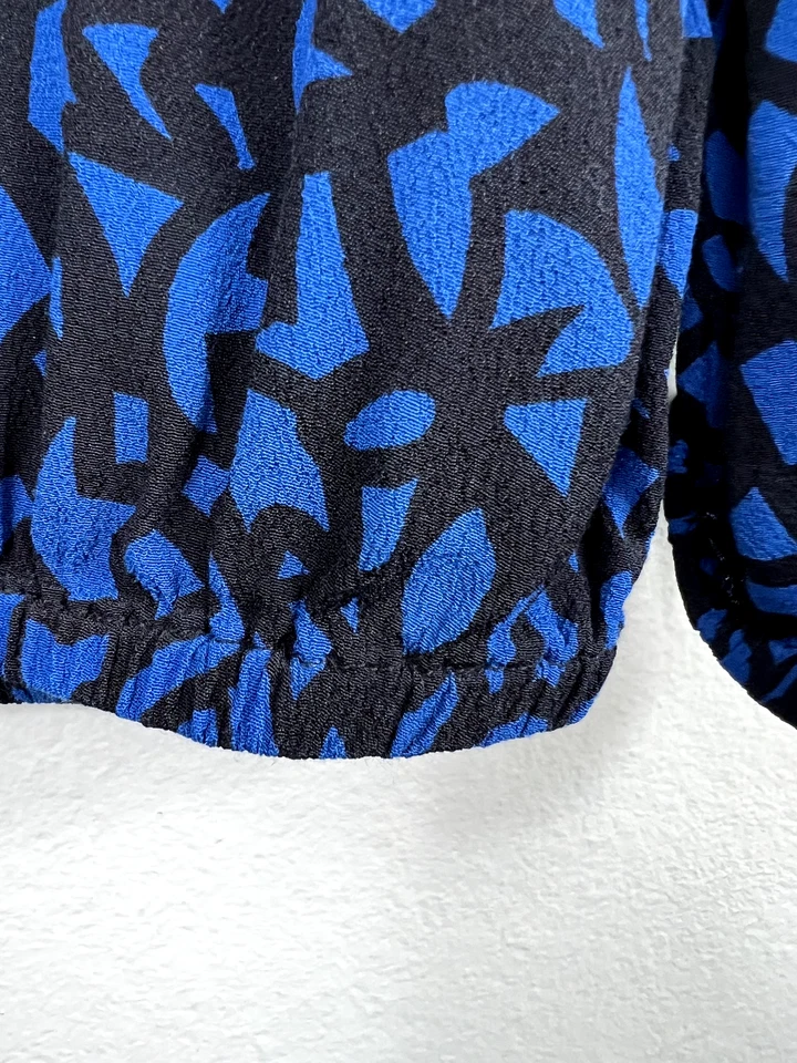 Blusa para mujer Burberry Brit con estampado negro y azul talla grande Foto 3 de 4