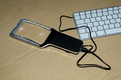 USB Recargable LED Iluminado Portátil 4x Lupa con Interruptor Atenuador - Imagen 3 de 9