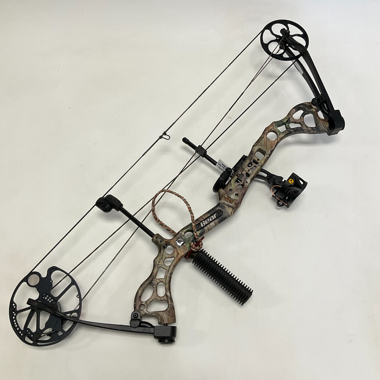 Bear Archery Attitude Compound Bow Left Hand Realtree Camo 29" / 60IBS