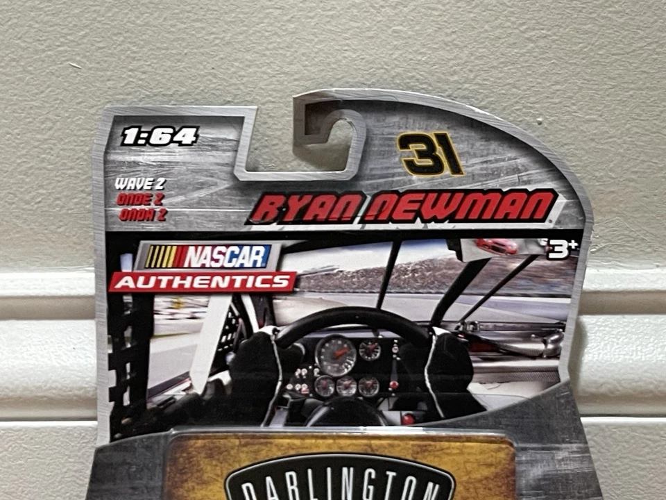 Ryan Newman Cat Caterpillar RCR 2015 Darlington Throwback NASCAR Authentics 1/64 Foto 3 de 4