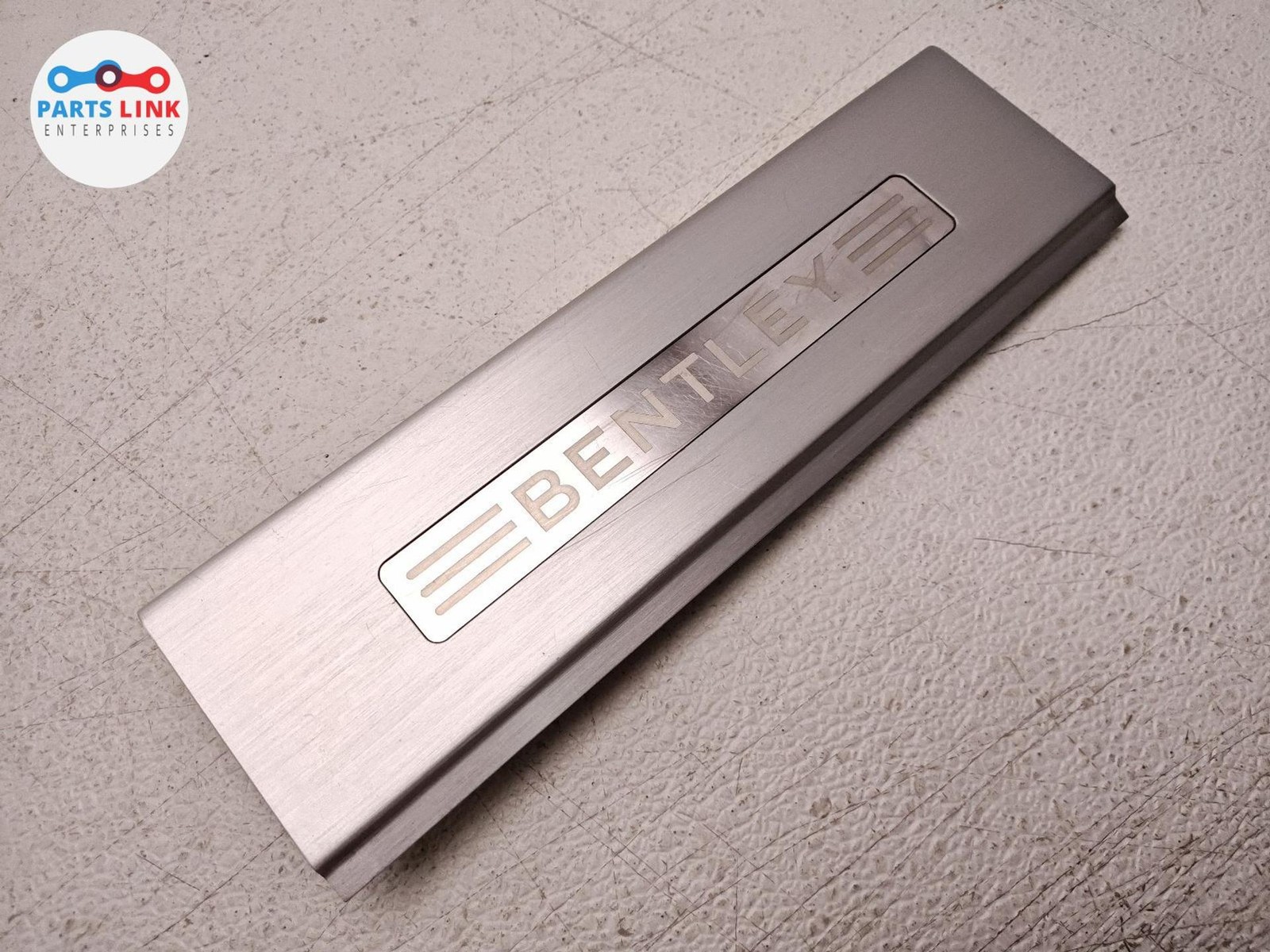 2016-20 BENTLEY BENTAYGA REAR RIGHT DOOR SILL SCUFF STEP TRIM PLATE APPLIQUE 636