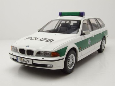 BMW 5er Touring Kombi E39 Polizei 1998 weiß grün Modellauto 1:18 Triple9