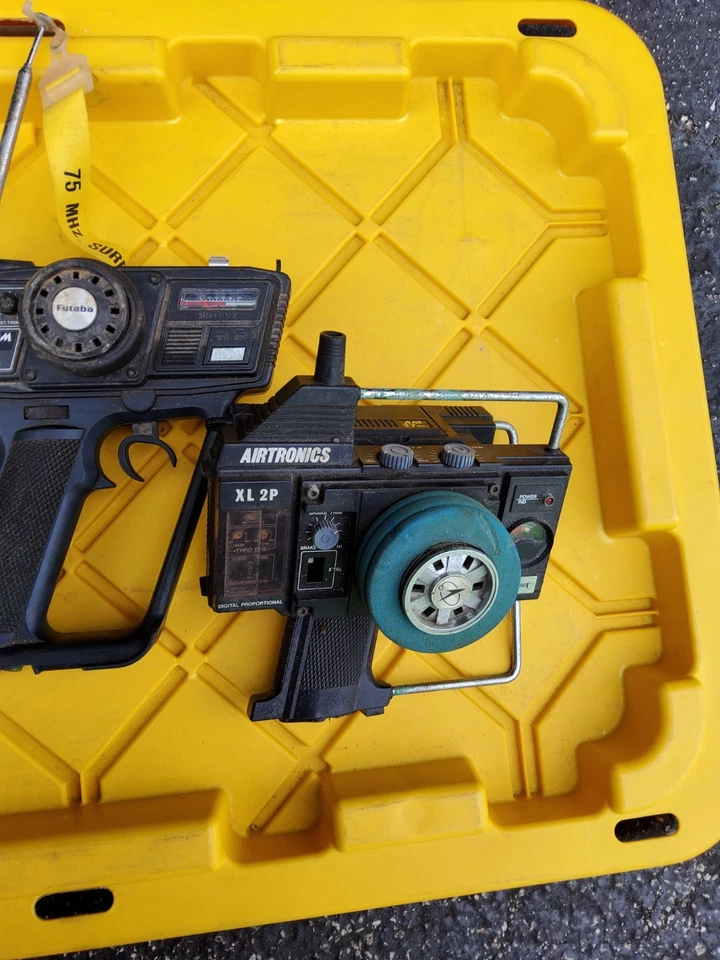 futaba controller lot of 3 for parts - Image 4 of 4