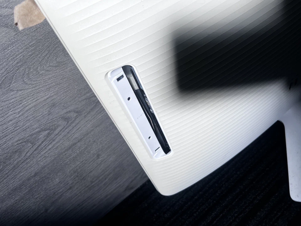 HP ALL IN ONE COMPUTER - WHITE HP 24-G085NA TOUCHSCREEN SMASHED SCREEN Spares - Image 3 of 4