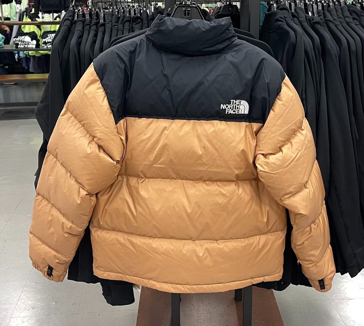 The North Face Mens 1996 Retro nuptse jacket 700 down The North Face Mens 1996 Retro nuptse jacket 700 down