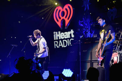Luke Hemmings Calum Hood of 5 Seconds Of Summer perform onstage du - Old Photo