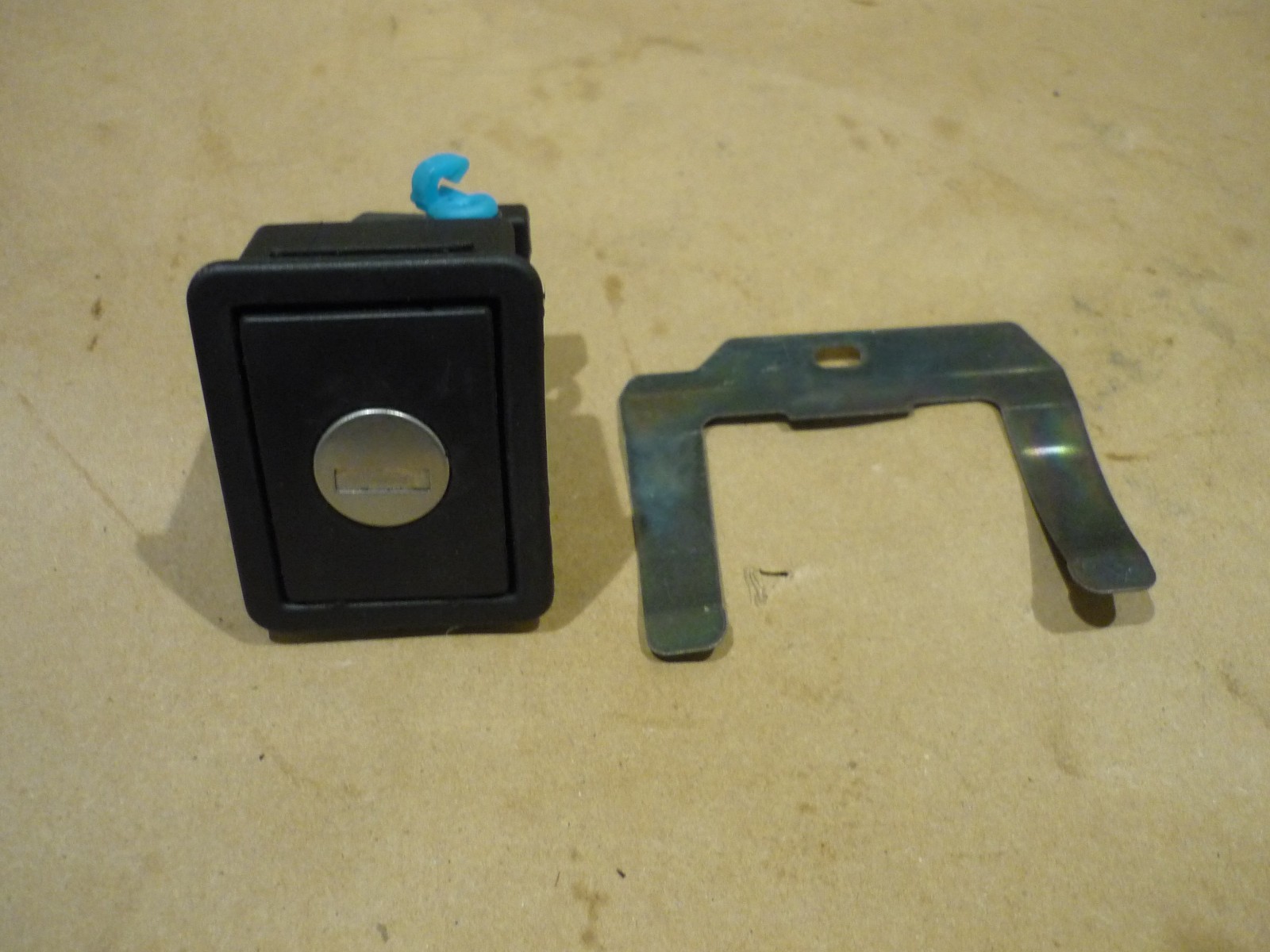 Ferrari 360,456,550,575 - Glove Box Button - P/N 64926500