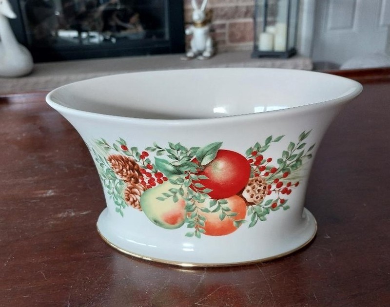 Lenox Williamsburg Boxwood and Pine Oval Centerpiece Cachepot Excellent
