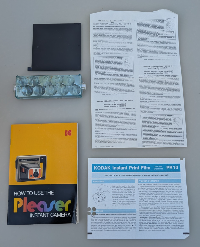 I'm selling a Vintage 1970's Kodak Pleaser Instant