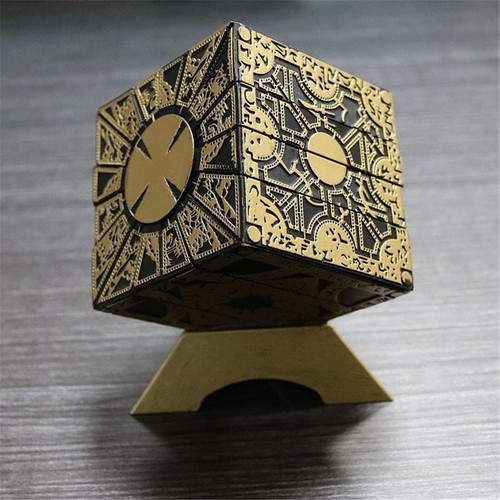 Detachable Hellraiser Puzzle Box with Built-in Locking Mechanism - Movie Replica - Picture 4 of 11