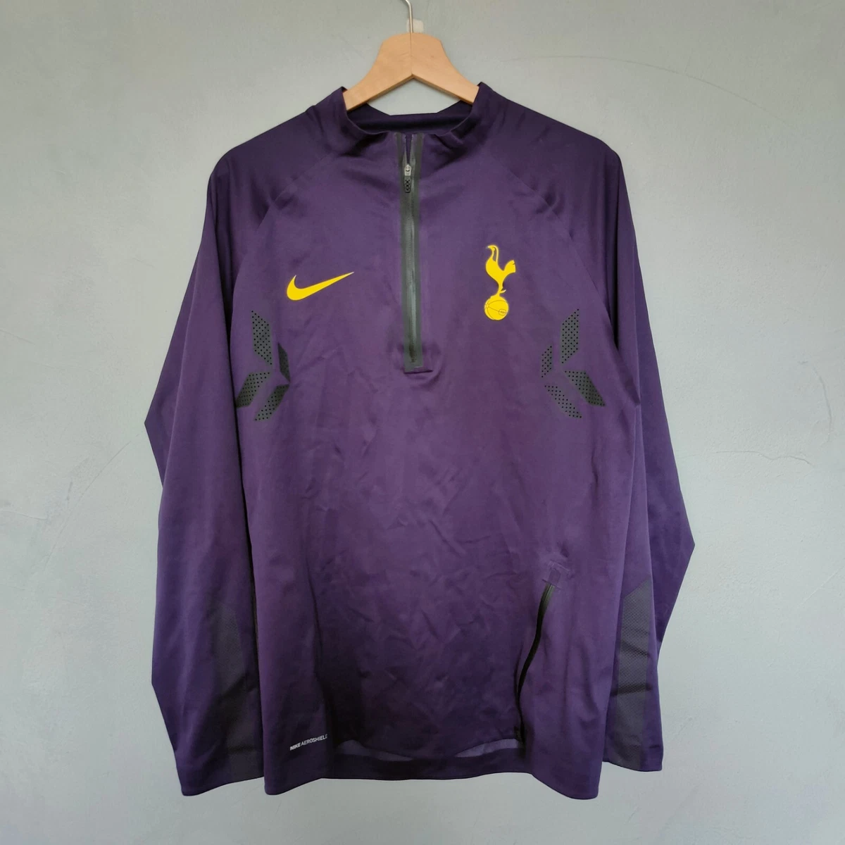 Nike aero shield 2025
