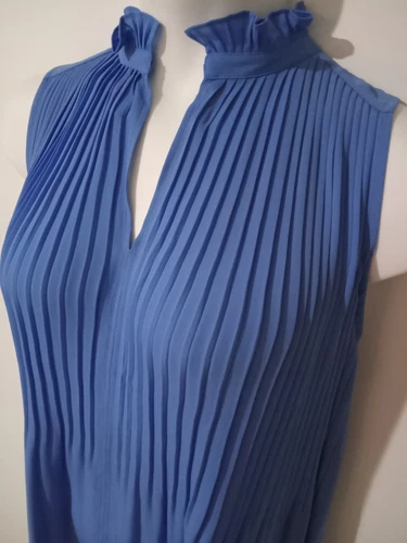 LOFT Women’s Medium Pleated Blue Sleeveless Popover Blouse Collared V-Neck Flowy