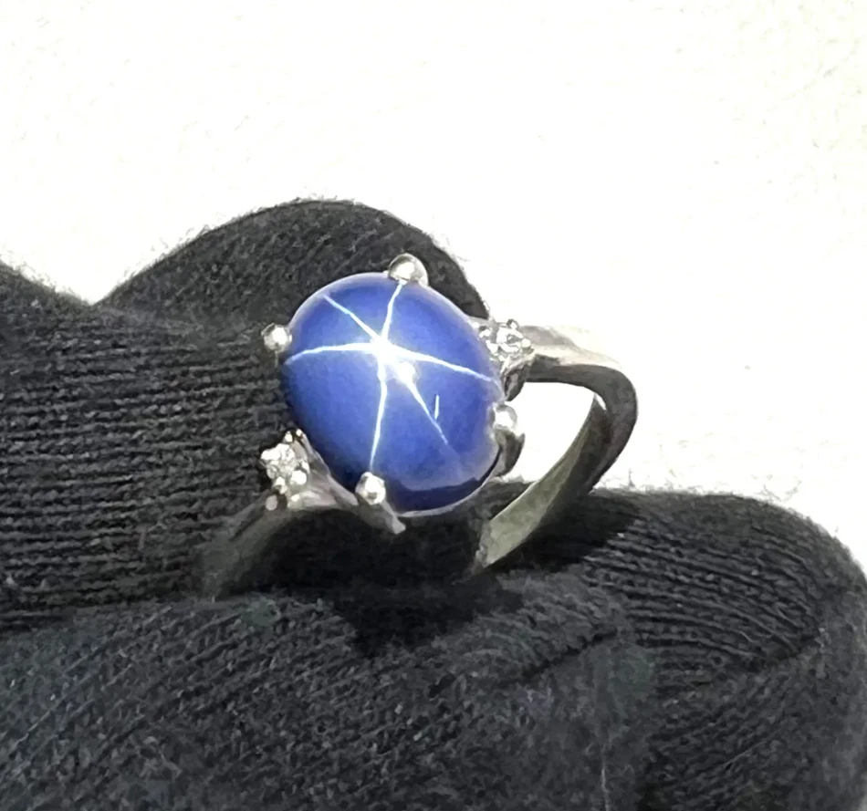 Hermoso anillo de compromiso de plata de ley 925 con zafiro estrella azul para mujer Foto 2 de 4