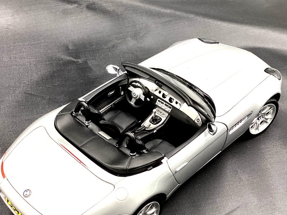 Kyosho 007s BMW Z8 "World is Not Enough Movie" escala 1:18 Inv. #0095 Foto 2 de 4