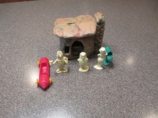 VTG MARX HANNA- BARBERA PRODUCTION THE FLINTSTONES PLAYSET BARNEY RUBBLE  MORE
