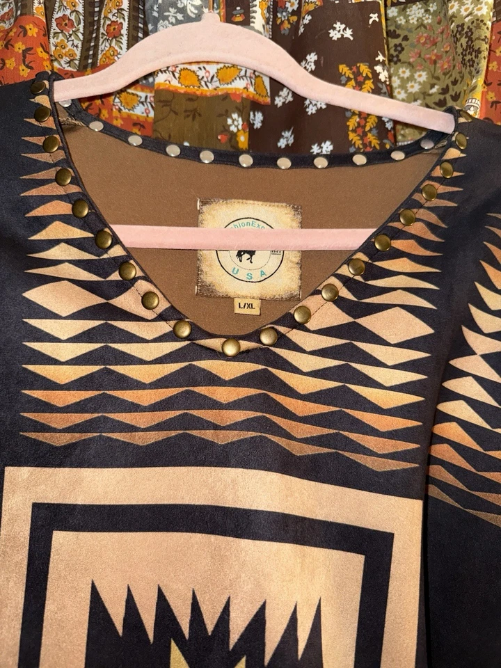 Poncho Boho Western Azteca L/XL Tachonado Imitación Gamuza Top Foto 3 de 4