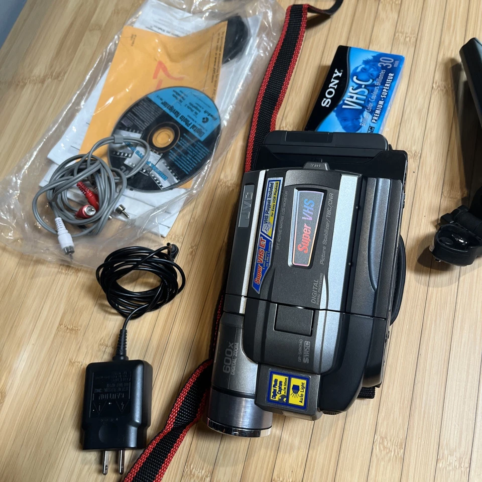 Videocámara VHS compacta JVC 600x zoom digital Foto 2 de 4