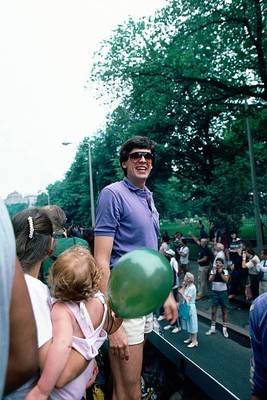 Kevin McHale Boston Celtics waves to the crowd during the Boston C- Old Photo