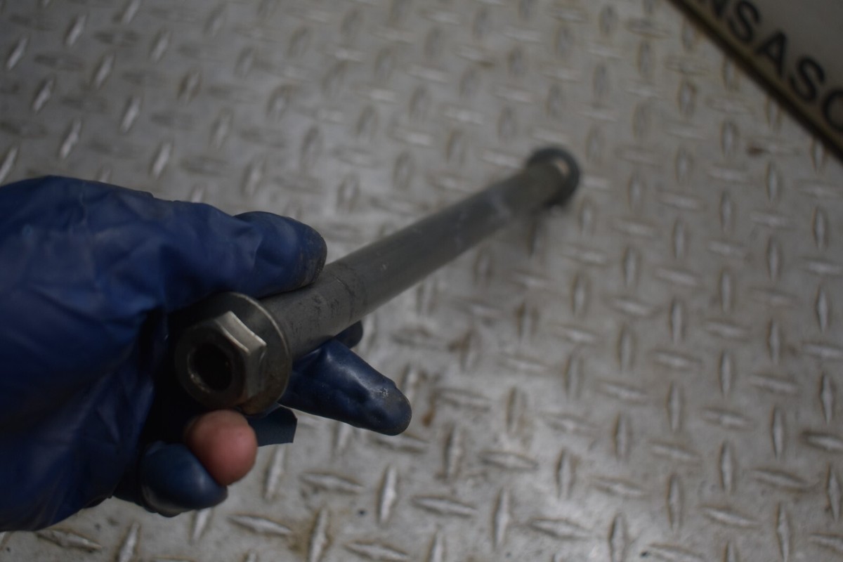 3711 99 SWING ARM PIVOT BOLT KAWASAKI NINJA ZX6R ZX6 R ZX 600 FREE