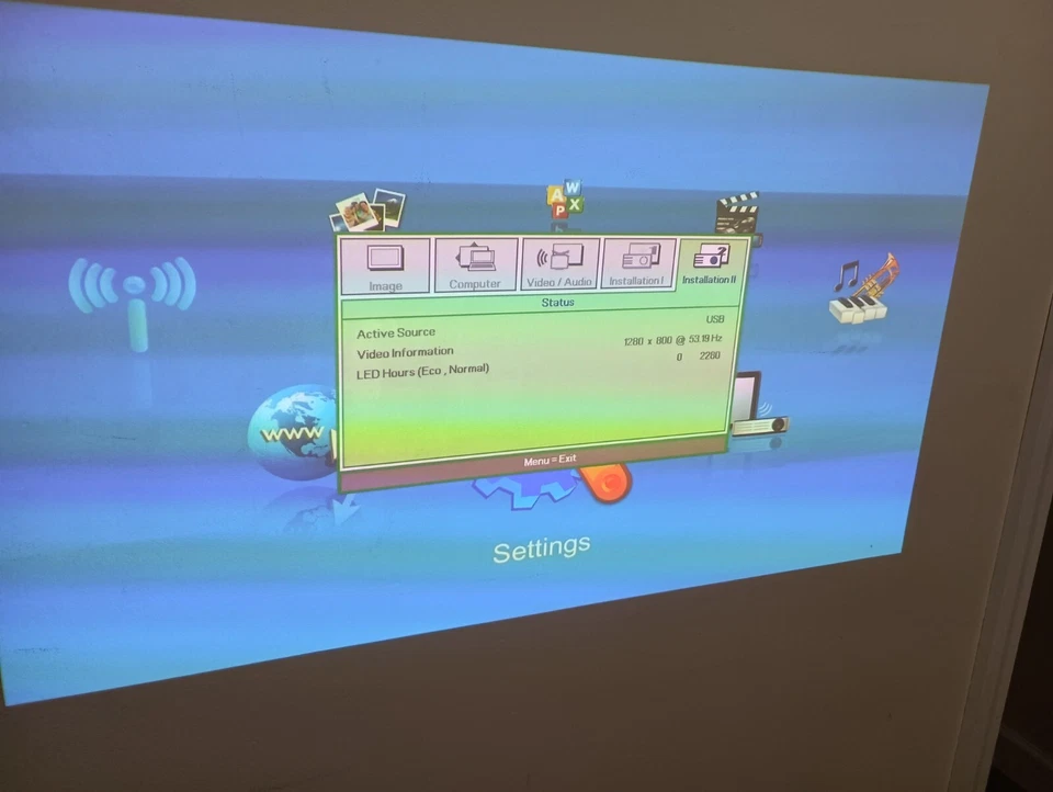 Vivitek Qumi HD pocket Projector ~ Model Q5 RD ~ Red - Image 2 of 2