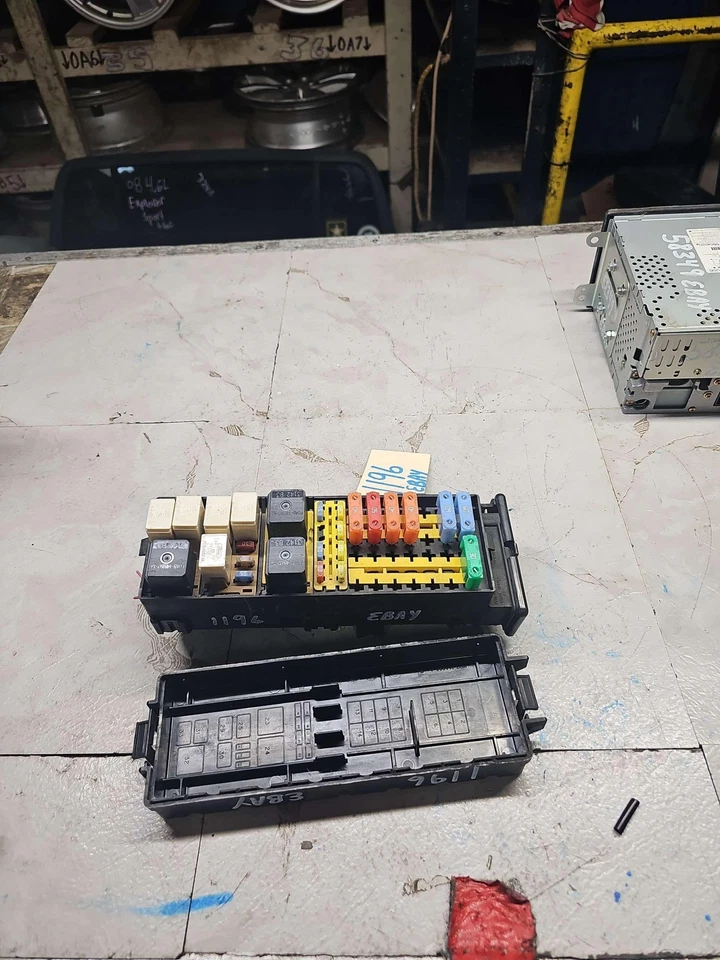 CAJA DE CIRCUITO RELÉ DE FUSIBLES MOTOR MERCURY SABLE 2002-2004 Foto 2 de 4