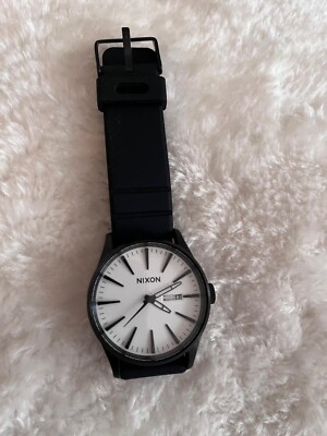 Nixon The Sentry Quartz Stainless steel 42mm White black Dail Day date Men watch