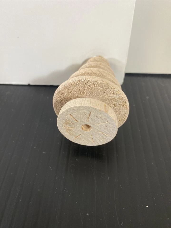 LOTE ARTESANAL DE 54 PIEZAS ARTESANALES DE MADERA DE PINO (2-3/4" de alto x 1-3/4" de diámetro) NO PRECINTADO Foto 3 de 4