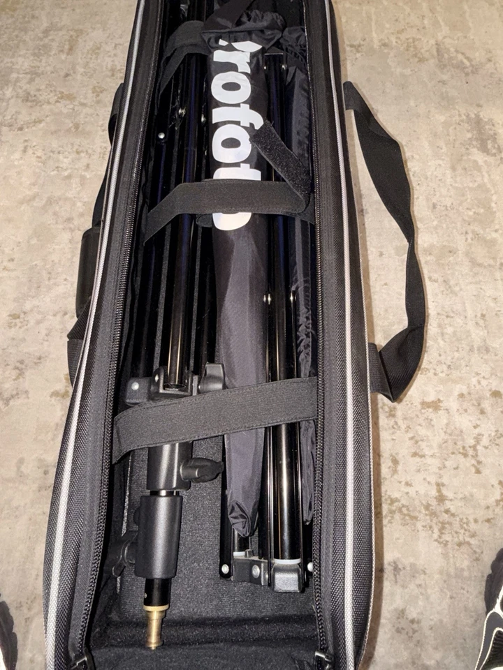 Комплект из 2 воздушных ламп Profoto D1 500 с зонтиками, подставками и кабелями — идеальное состояние товара - Изображение 2 из 4