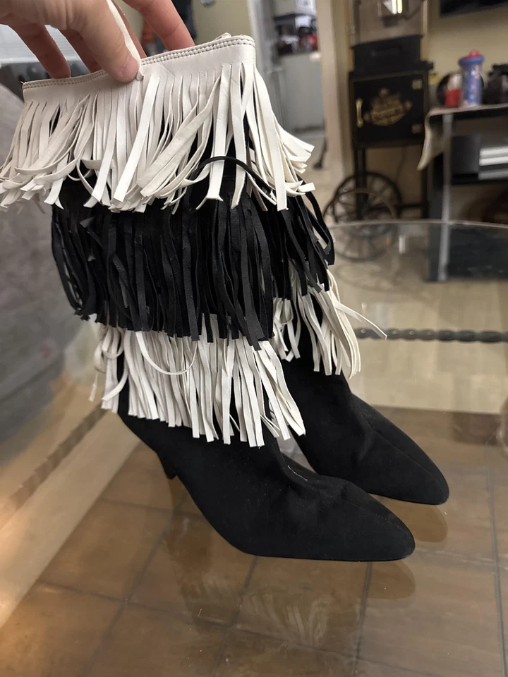 Botas Ashro femininas tamanho 8.5 preto branco franja biqueira pontiaguda salto elegante - Imagem 2 de 4
