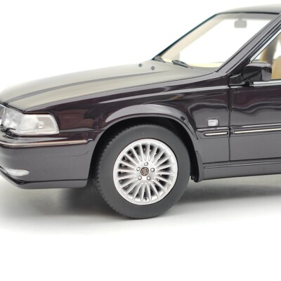 DNA 1/18 Volvo S90 Royal Level 3 1998 – Violet, Résine, Modèle Réduit Collection