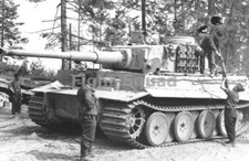 WW2 Picture Photo Russia 1943 Germans loading ammunition Tiger I heavy tank 1869