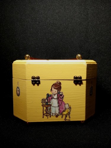 VTG Wooden Purse Handbag Lucite Handle Decoupage Octagonal With Butterfly Clasp - Picture 4 of 21